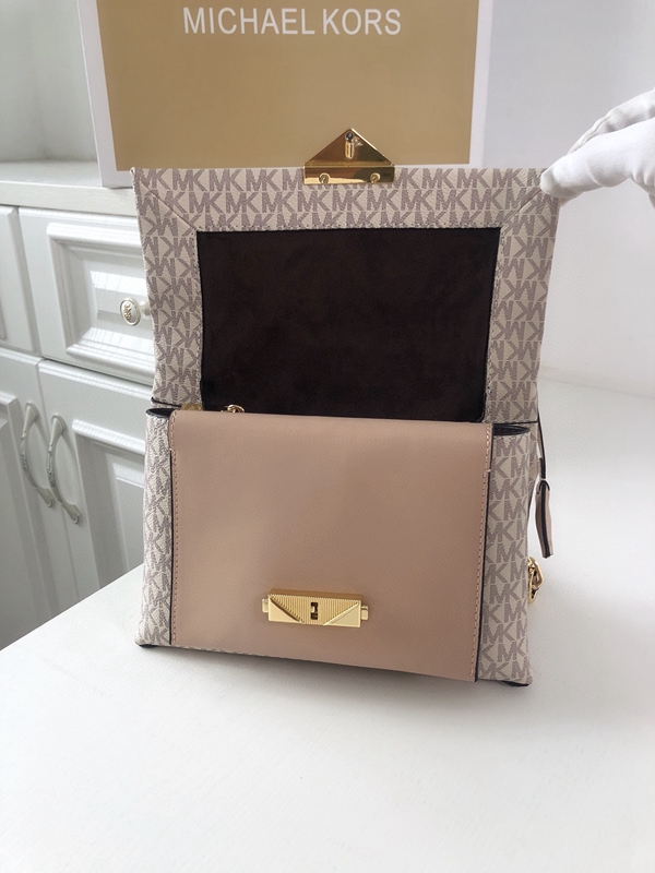 マイケルコースバッグ角部分ディテール